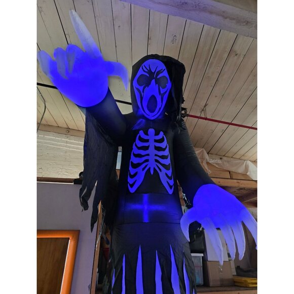 Gemmy 10 ft inflatable grim reaper Halloween lawn decor scary pointing - Picture 4 of 8